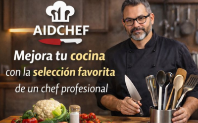 Chef profesional en cocina moderna con utensilios de cocina y logo de AidChef, imagen principal de la web AidChef